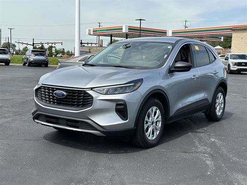 Used 2023 Ford Escape Active w/ Tech Pack #1 AWD/4WD image 6