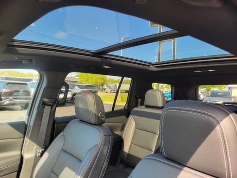 New 2026 Chevrolet Traverse LT w/ Sun and Wheel Package AWD/4WD image 10