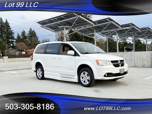 Used 2011 Dodge Grand Caravan Crew image 6
