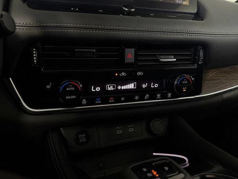 Used 2025 Nissan Rogue Platinum w/ Tech Package FWD image 19