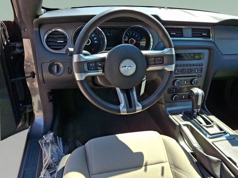 Used 2014 Ford Mustang Coupe RWD image 9