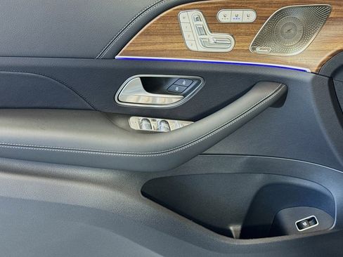 New 2025 Mercedes-Benz GLS 580 4MATIC image 16