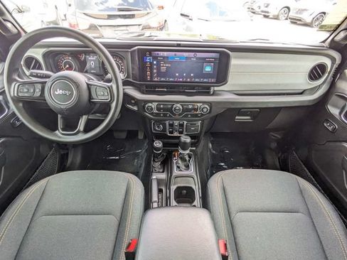Used 2025 Jeep Gladiator Sport AWD/4WD image 16
