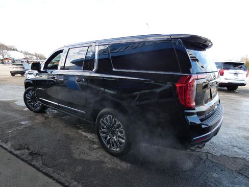 Used 2023 GMC Yukon XL Denali Ultimate image 11