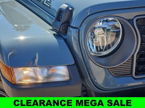 New 2025 Jeep Gladiator Willys image 32