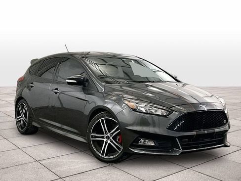 Certified 2017 Ford Focus ST FWD image 2