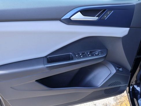 Certified 2022 Volkswagen Taos SE AWD/4WD image 13