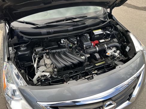 Used 2018 Nissan Versa SV image 9