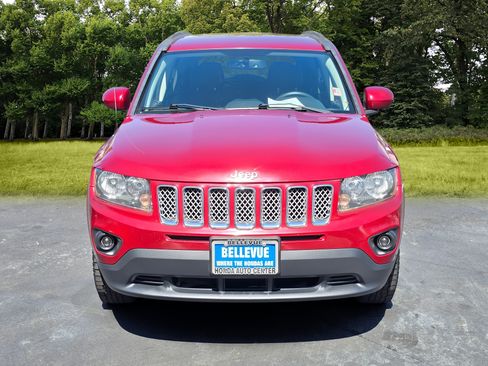 Used 2017 Jeep Compass Latitude FWD image 2