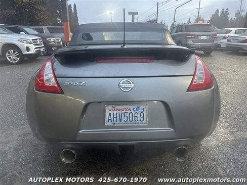 Used 2011 Nissan 370Z Touring w/ Sport Pkg image 6