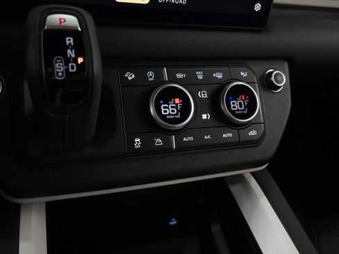 Used 2025 Land Rover Defender 110 S image 32