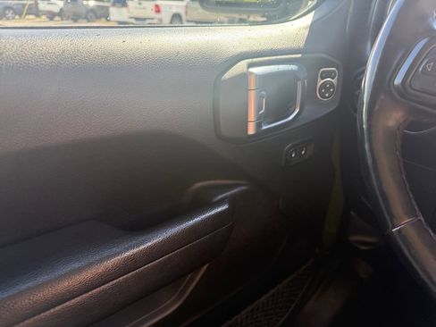 Used 2022 Jeep Wrangler Sport AWD/4WD image 17