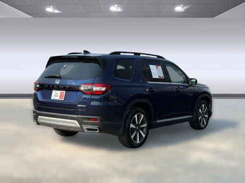 Used 2025 Honda Pilot Touring image 13