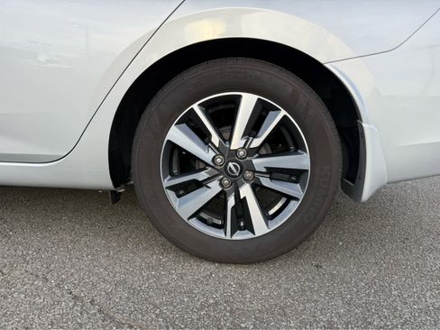 Used 2025 Nissan Versa SV w/ Trunk Package image 5