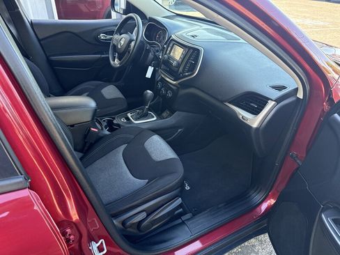 Used 2014 Jeep Cherokee Sport FWD image 21