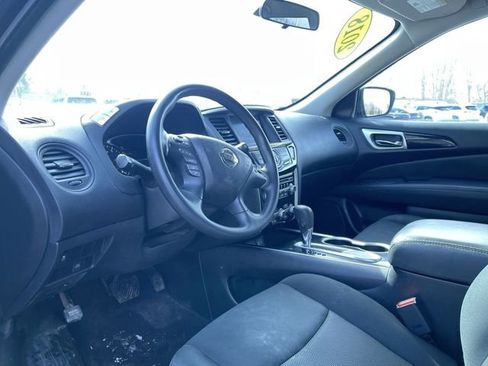 Used 2018 Nissan Pathfinder S image 11