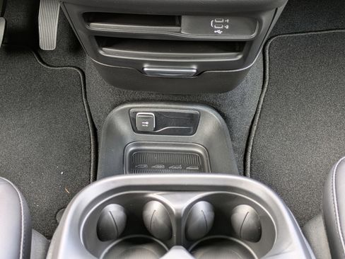 New 2026 Chrysler Voyager LX image 19