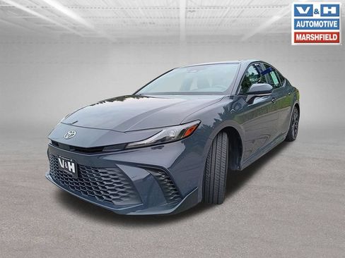 Used 2025 Toyota Camry SE FWD image 26