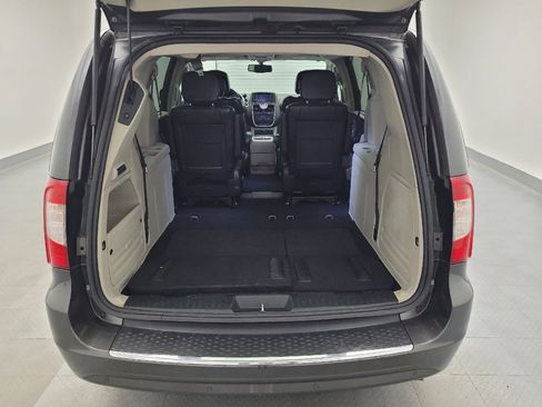 Used 2016 Chrysler Town & Country Limited image 29
