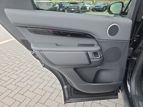 Certified 2025 Land Rover Discovery S image 15