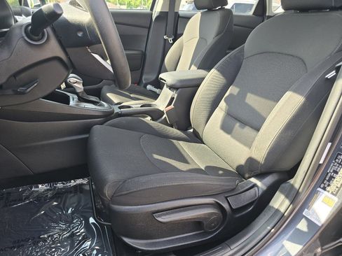 Used 2020 Kia Forte LXS FWD image 28
