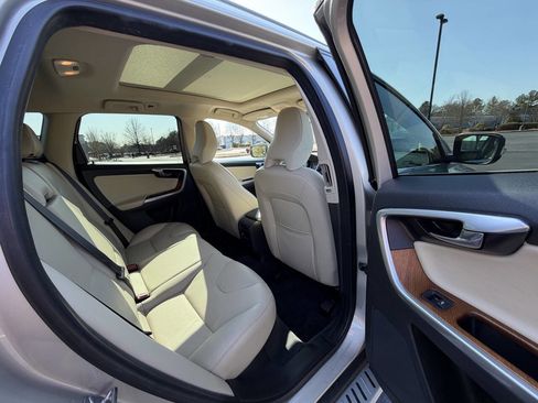 Used 2017 Volvo XC60 T6 Inscription w/ Preferred Option Package image 14