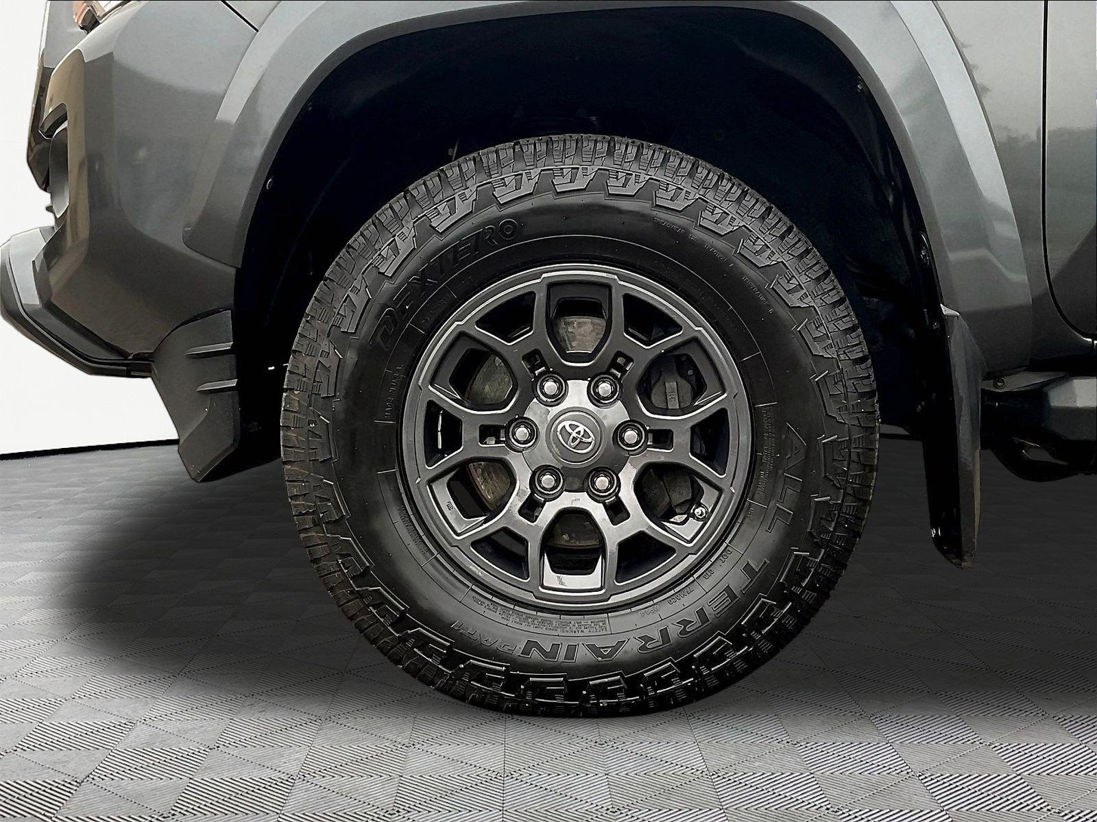 Used 2017 Toyota Tacoma SR5 w/ Tow Package AWD/4WD image 34