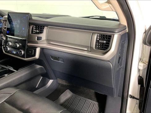 Used 2022 Ford Expedition XLT RWD image 18