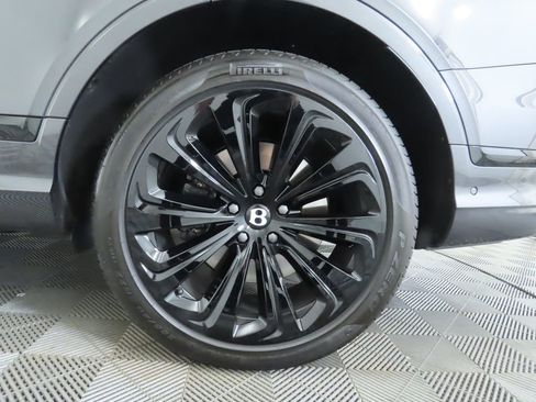 Used 2023 Bentley Bentayga Extended Wheelbase image 32