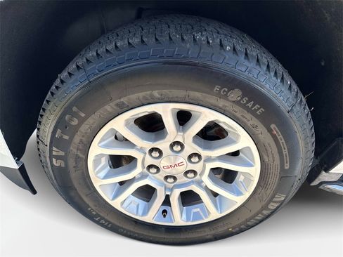 Certified 2017 GMC Yukon SLT image 9