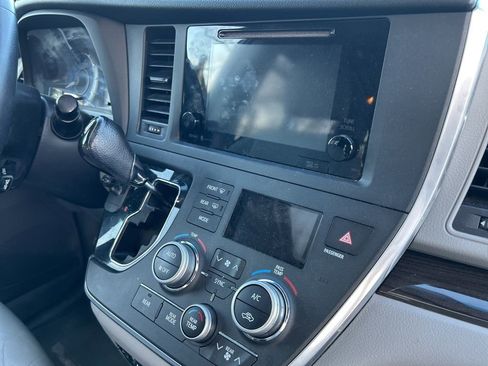 Used 2015 Toyota Sienna XLE Premium image 7