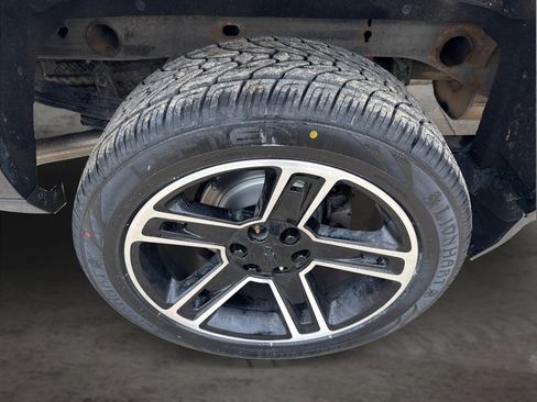 Used 2018 Chevrolet Silverado 1500 LT w/ LPO, Black Pack AWD/4WD image 17