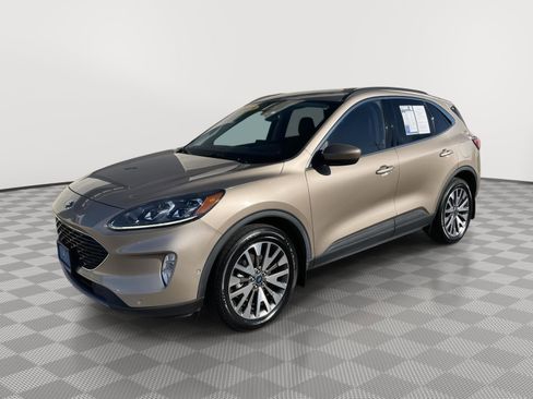 Used 2021 Ford Escape Titanium w/ Class II Trailer Tow Package image 3