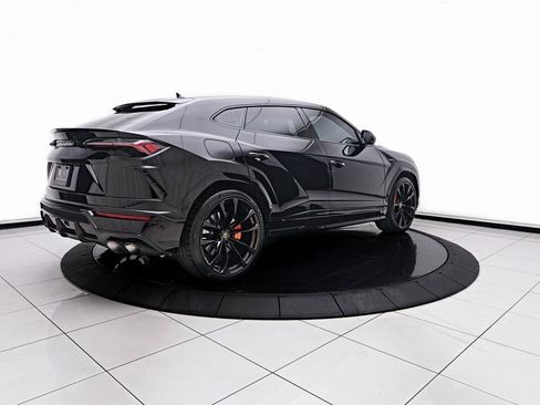 Used 2022 Lamborghini Urus image 12