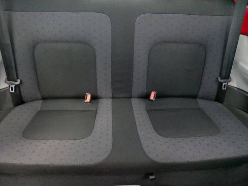 Used 1999 Volkswagen Beetle GLS FWD image 13