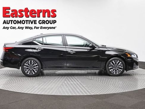 Used 2023 Nissan Altima 2.5 SV w/ SV Premium Package AWD/4WD image 4