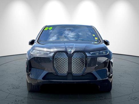 Used 2024 BMW iX xDrive50 w/ Sport Package AWD/4WD image 9
