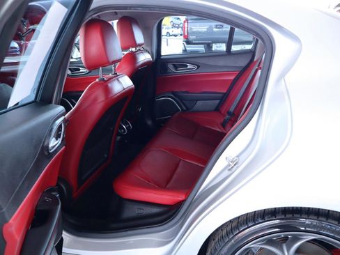 Used 2019 Alfa Romeo Giulia RWD image 28