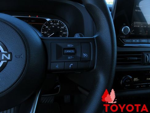 Used 2025 Nissan Pathfinder S image 15