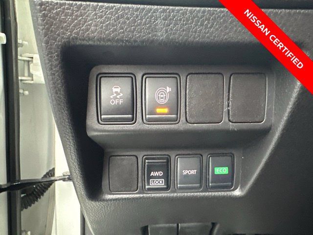 Certified 2017 Nissan Rogue SV AWD/4WD image 17