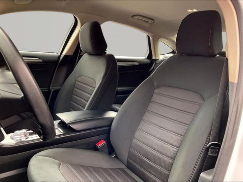 Used 2020 Ford Fusion SE FWD image 21