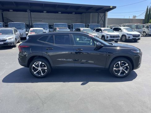 Used 2025 Chevrolet Trax RS w/ Driver Confidence Package FWD image 4