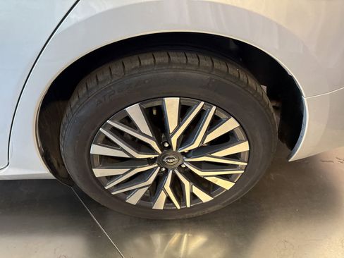 Used 2024 Nissan Altima 2.5 SV FWD image 10