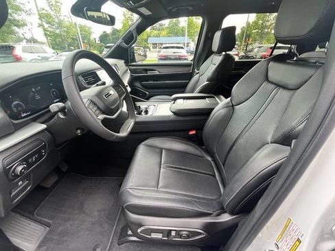 Used 2024 Jeep Wagoneer L Series II AWD/4WD image 14