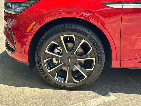 New 2026 Lincoln Nautilus Reserve AWD/4WD image 13