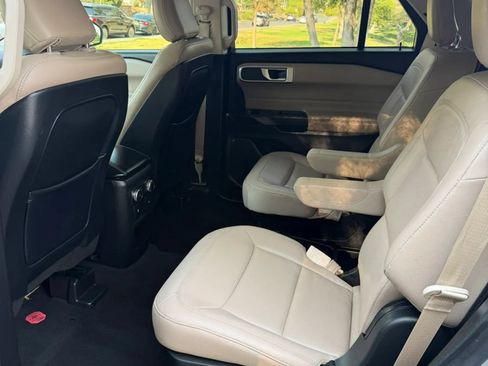 Used 2020 Ford Explorer XLT w/ Equipment Group 202A RWD image 13