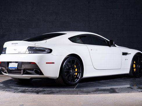 Used 2017 Aston Martin V12 Vantage S RWD image 3