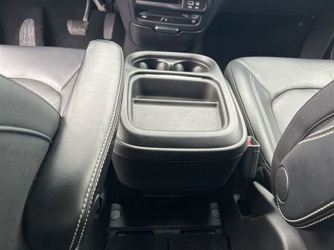 Used 2020 Chrysler Pacifica Touring-L image 23