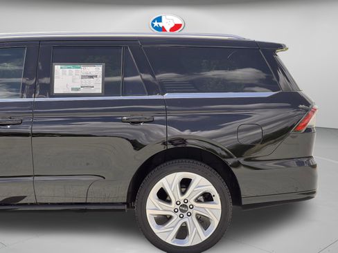 New 2025 Lincoln Navigator Black Label image 34