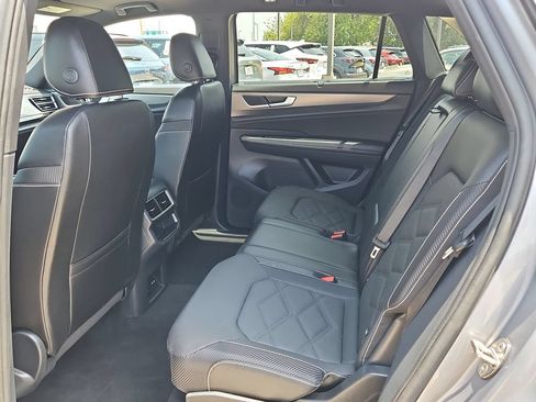 Used 2025 Volkswagen Atlas Cross Sport SE FWD image 28